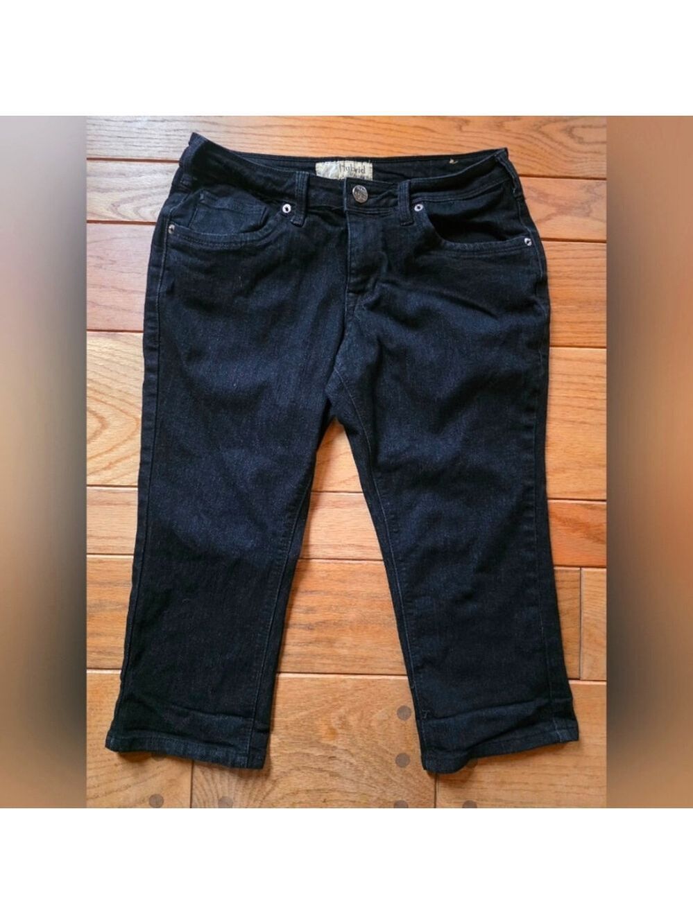 Hybrid and Company Black Capri Jeans